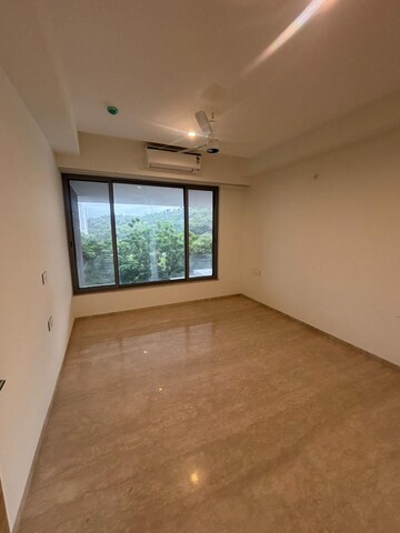 Room in 4 BHK Apartment at Kalpataru Jade Residences, Baner – for Rent