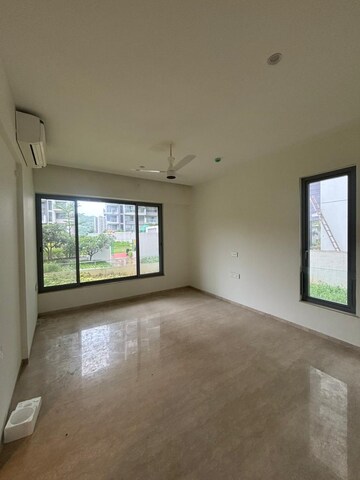 Room in 4 BHK Apartment at Kalpataru Jade Residences, Baner – for Rent