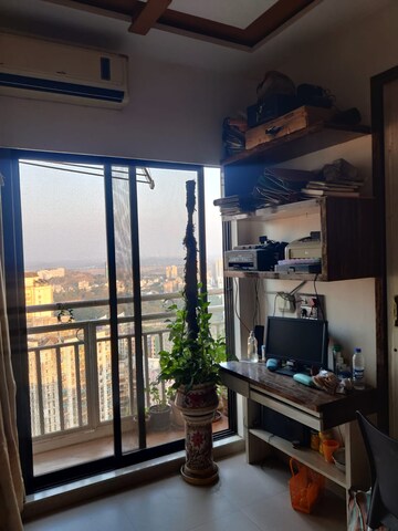 Room in 3 BHK Apartment at Harmony Sky Suites, Ghodbunder Road – for Rent
