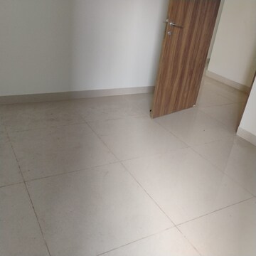 Room in 2 BHK Apartment at Shapoorji Pallonji Siennaa, Kandivali East – for Sale