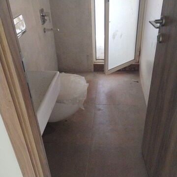 Room in 2 BHK Apartment at Shapoorji Pallonji Siennaa, Kandivali East – for Sale