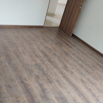 Room in 2 BHK Apartment at Shapoorji Pallonji Siennaa, Kandivali East – for Sale