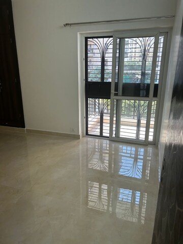 Room in 3 BHK Apartment at BPTP District Phase 2, Sector 84 – for Rent