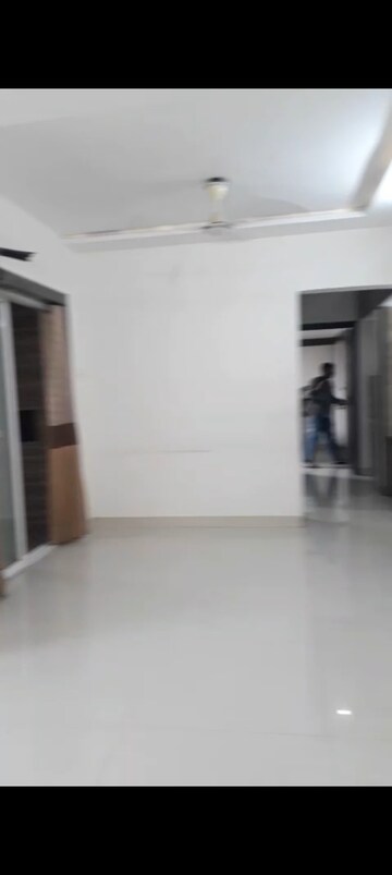 Room in 2 BHK Apartment at Regency Heights, Ghodbunder Road – for Rent