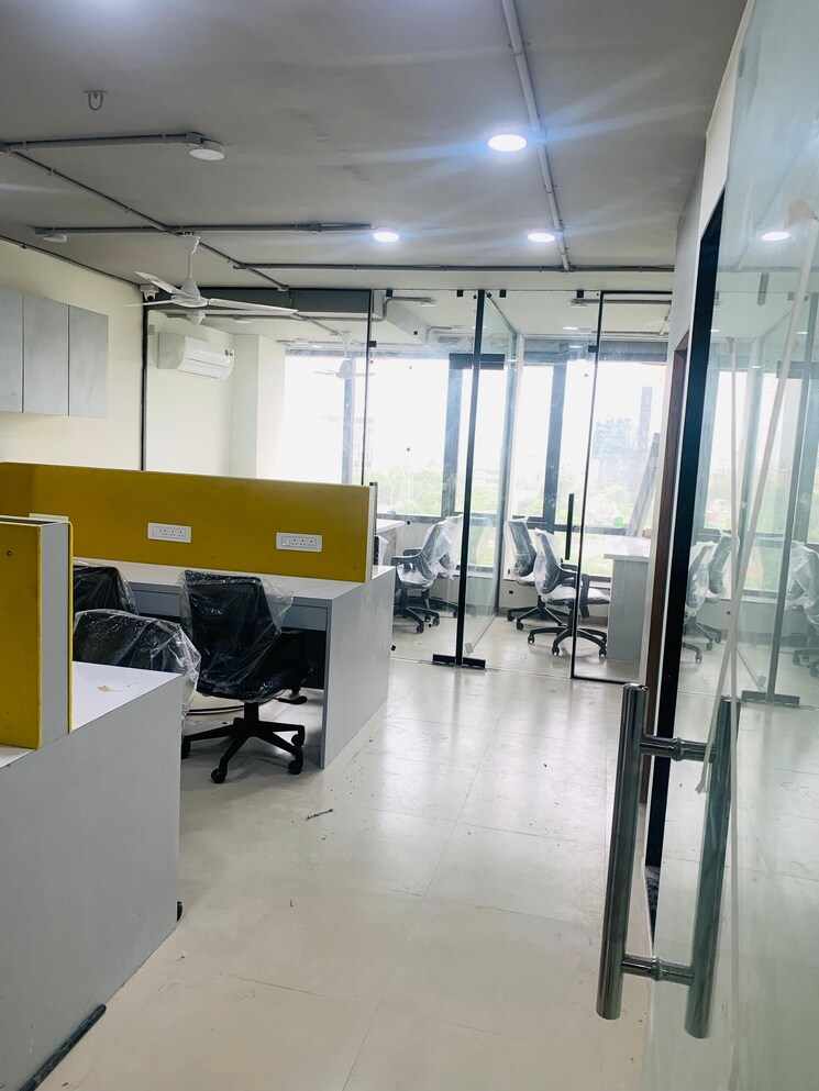 Team Area, shivalik-shilp Commercial Office Space 700 Sq.Ft. In Sanidhya Ahmedabad 8997780
