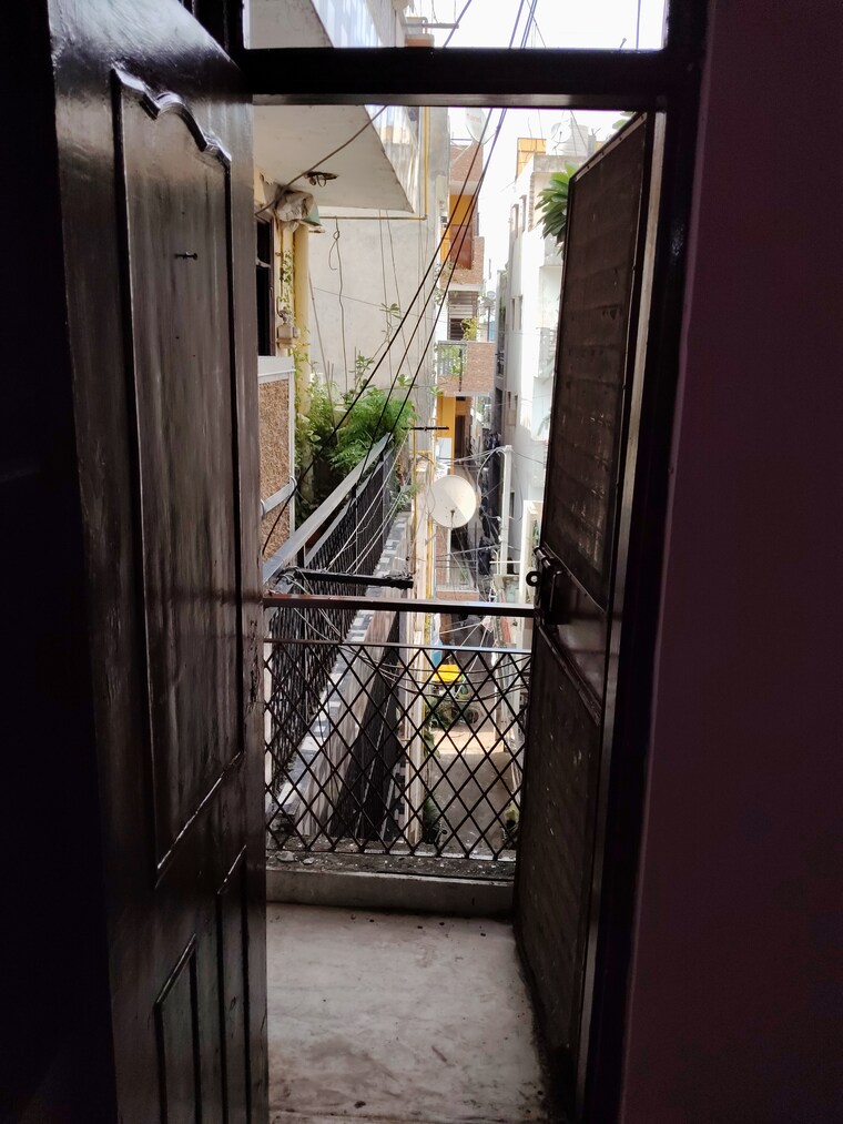 Balcony, rattan-apartment 2 Bedroom 75 Sq.Yd. Builder Floor In Khanpur Delhi 8997865