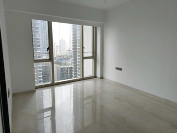 Room in 2 BHK Apartment at Lodha The Park, Worli – for Rent