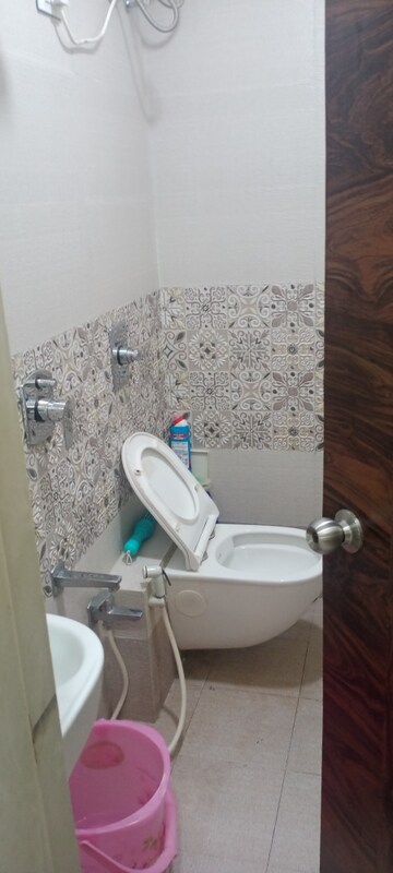 Bathroom in 1 BHK Apartment at Bindra Complex, Andheri East – for Rent