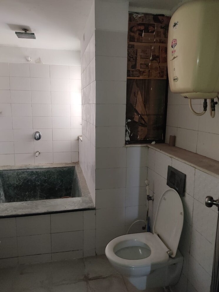 Bathroom, puri-pranayam 3 Bedroom 1857 Sq.Ft. Apartment In Sector 82 Faridabad 8997798