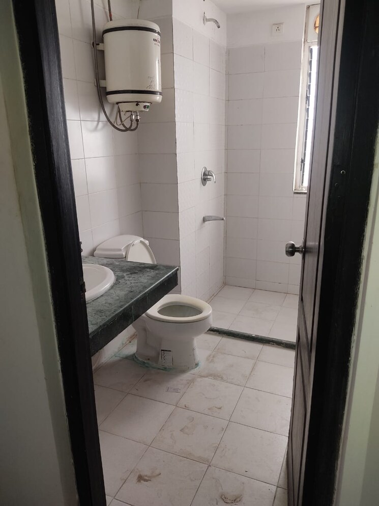 Bathroom, puri-pranayam 3 Bedroom 1857 Sq.Ft. Apartment In Sector 82 Faridabad 8997798