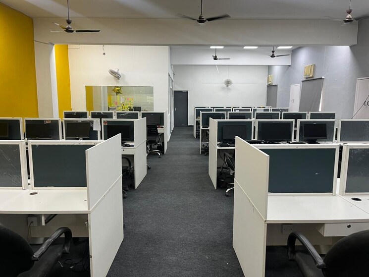 Team Area, sector 6 Commercial Office Space 3000 Sq.Ft. In Sector 6 Noida 8997918