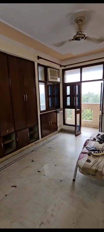 Room in 4 BHK Apartment at Dwarka – for Rent