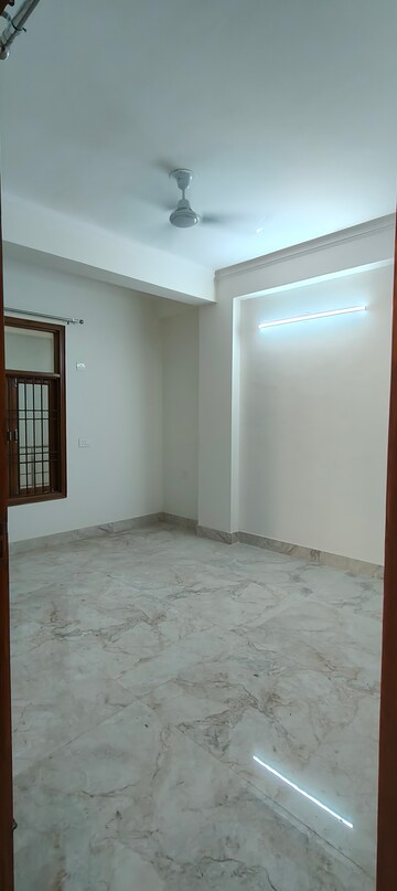 Room in 3 BHK Builder Floor at Chattarpur – for Rent