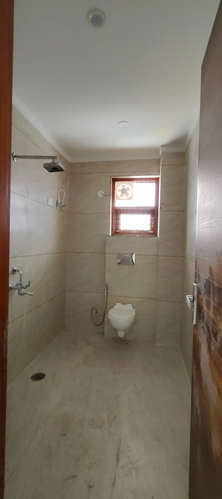 Bathroom, chattarpur 3 Bedroom 2250 Sq.Ft. Builder Floor In Chattarpur Delhi 8997946