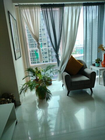 Team Area in 2 BHK Apartment at Indiabulls Blu, Worli – for Rent