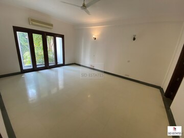 Room in 4 BHK Builder Floor at New Friends Colony – for Rent