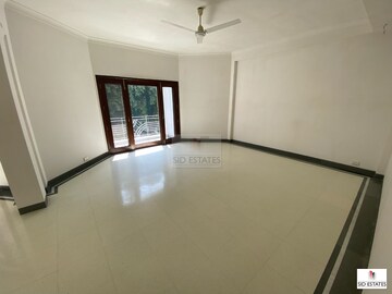 Room in 4 BHK Builder Floor at New Friends Colony – for Rent