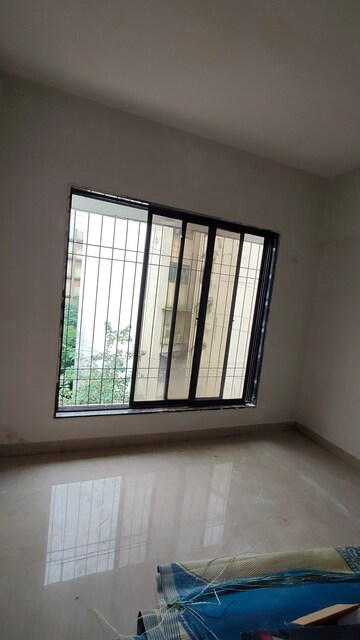 Room in 1 BHK Apartment at Sagar Apartment, Malad East – for Rent