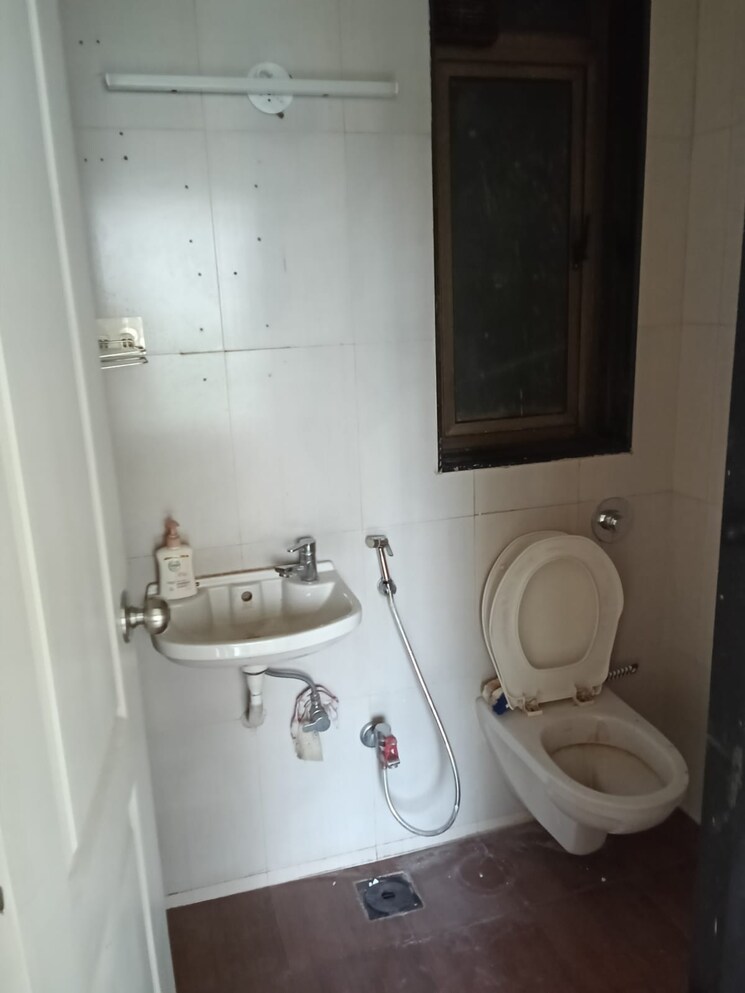 Bathroom, gold-crest-apartment-chembur 2 Bedroom 884 Sq.Ft. Apartment In Chembur Mumbai 8998048