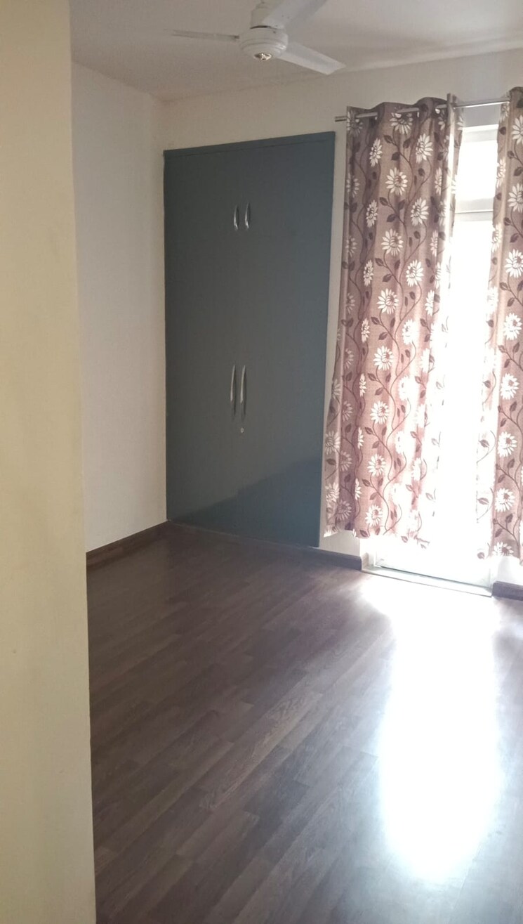 Room, bptp-parkland 3 Bedroom 180 Sq.Yd. Apartment In Sector 75 Faridabad 8998044