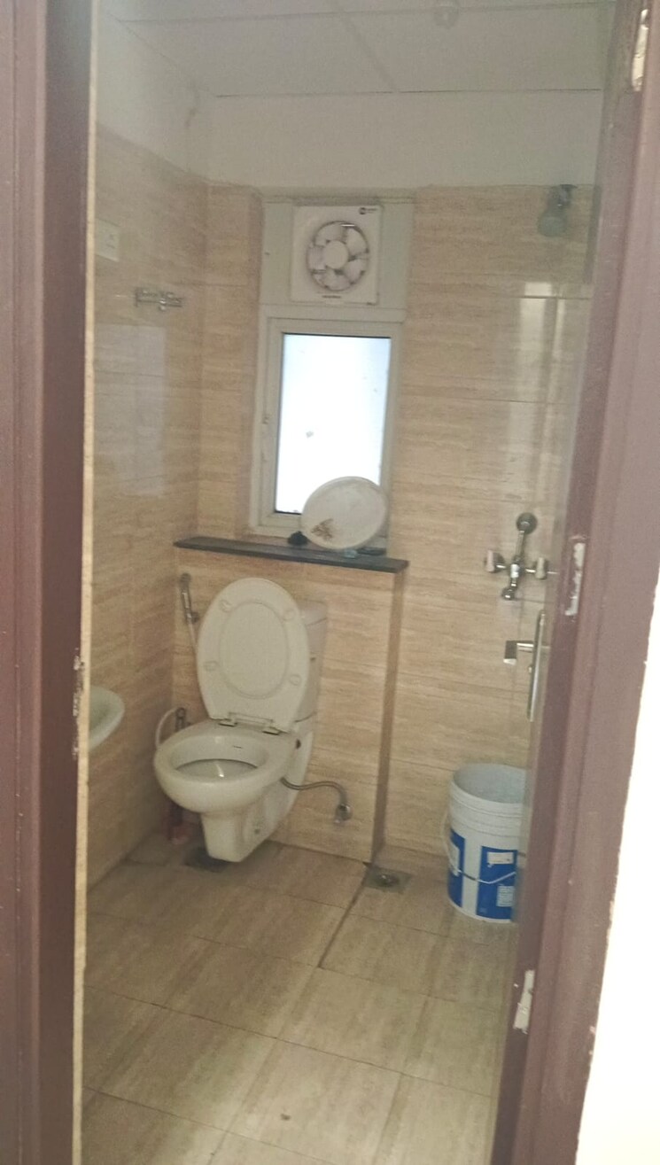Bathroom, bptp-parkland 3 Bedroom 180 Sq.Yd. Apartment In Sector 75 Faridabad 8998044