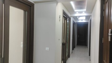 Room in 4 BHK Builder Floor at Green Park – for Rent