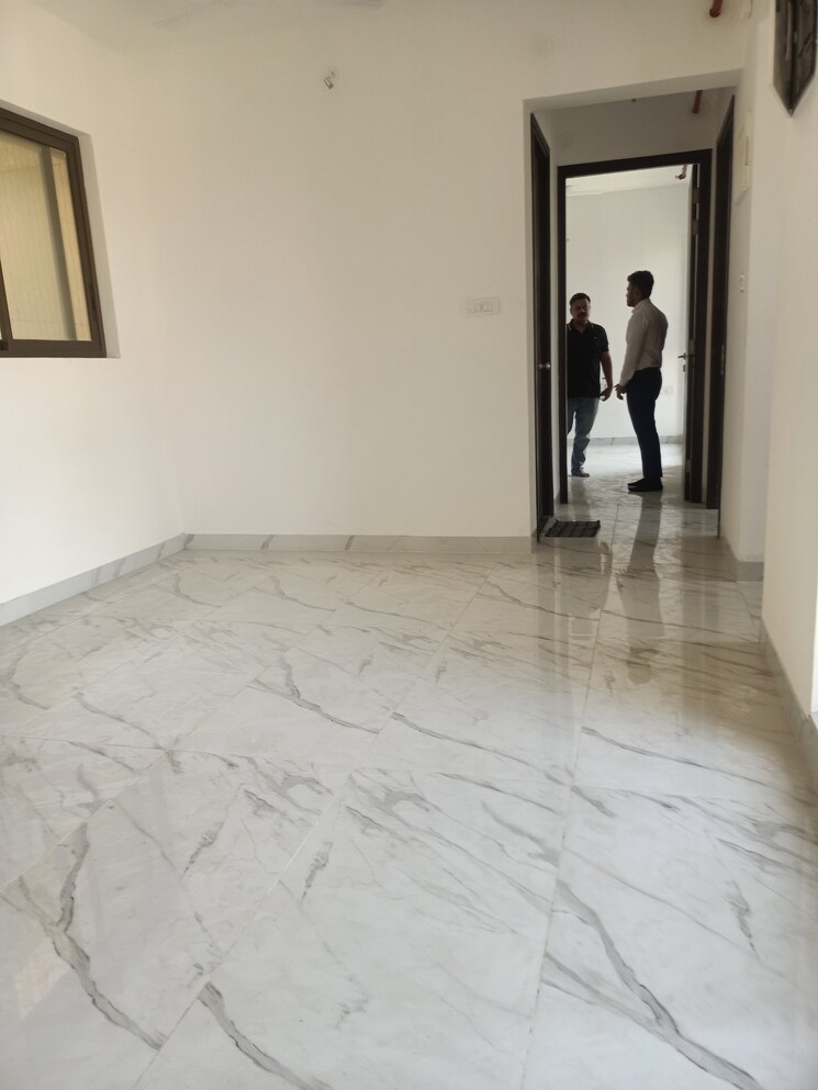 Room, venus-residency-naupada Commercial Office Space 300 Sq.Ft. In Naupada Thane 8998102