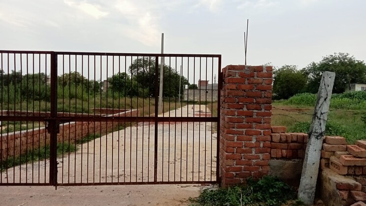 Balcony, dadri  100 Sq.Yd. Plot In Dadri Greater Noida 8998101