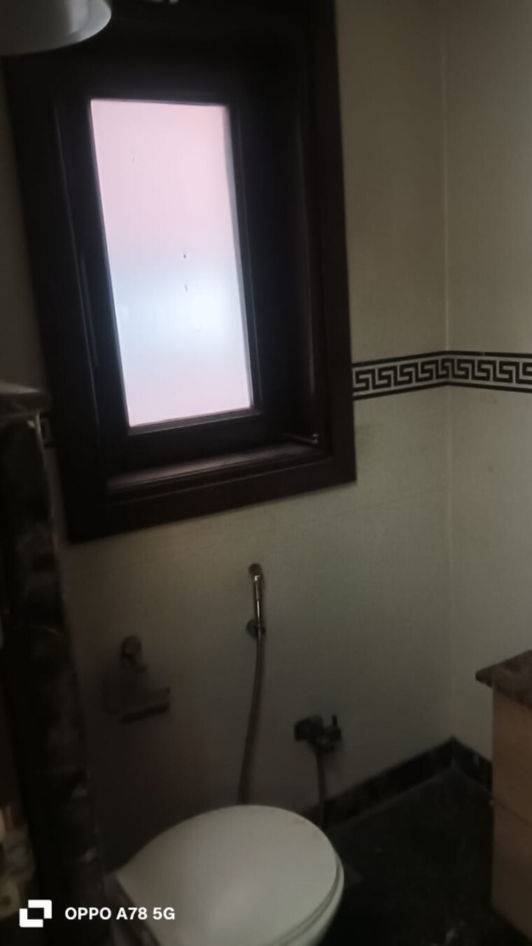 Room, new friends colony 5 Bedroom 500 Sq.Yd. Independent House In New Friends Colony Delhi 8998123