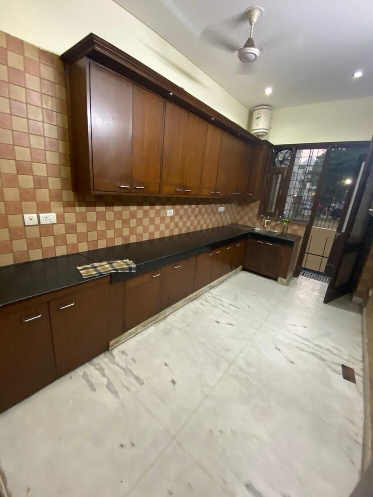Kitchen, uttam nagar 2 Bedroom 85 Sq.Yd. Builder Floor In Uttam Nagar Delhi 8998197