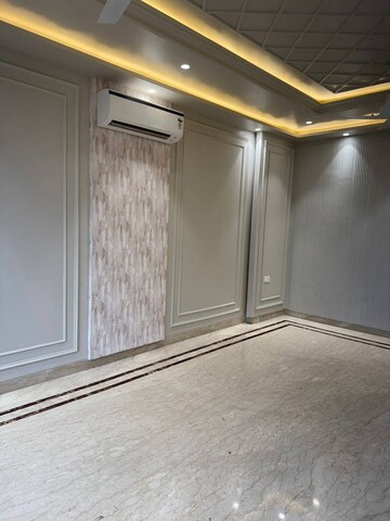 Room in 3 BHK Apartment at Emaar Emerald Floors Premier, Sector 65 – for Rent