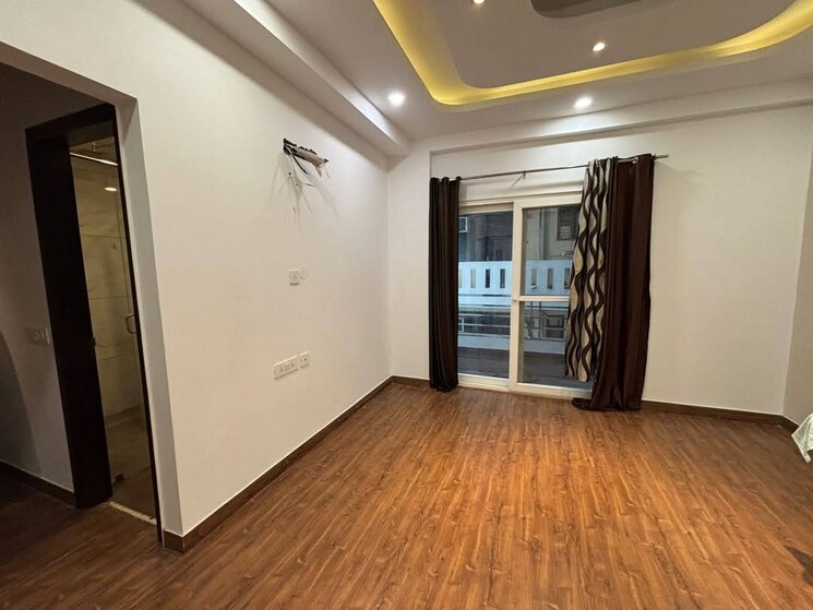 Room, emaar-emerald-estate 2 Bedroom 1020 Sq.Ft. Apartment In Sector 65 Gurgaon 8998320