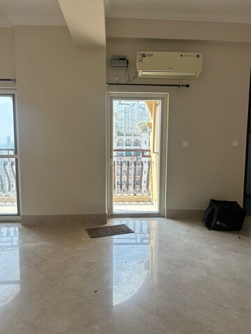 Room in 4 BHK Penthouse at Sunshine Helios, Sector 78 – for Rent