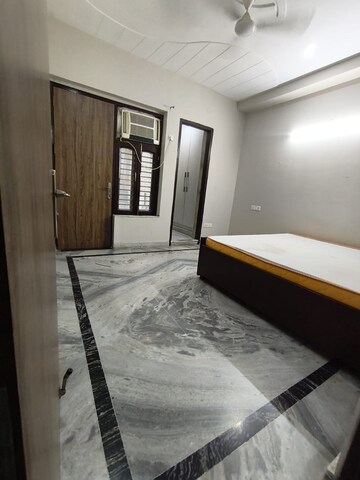 Room in 2 BHK Builder Floor at Sector 40 – for Rent