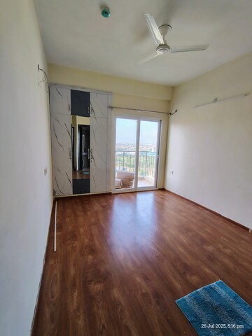 Room in 2 BHK Apartment at Amrapali Enchante, Tech Zone 4 Greater Noida – for Rent
