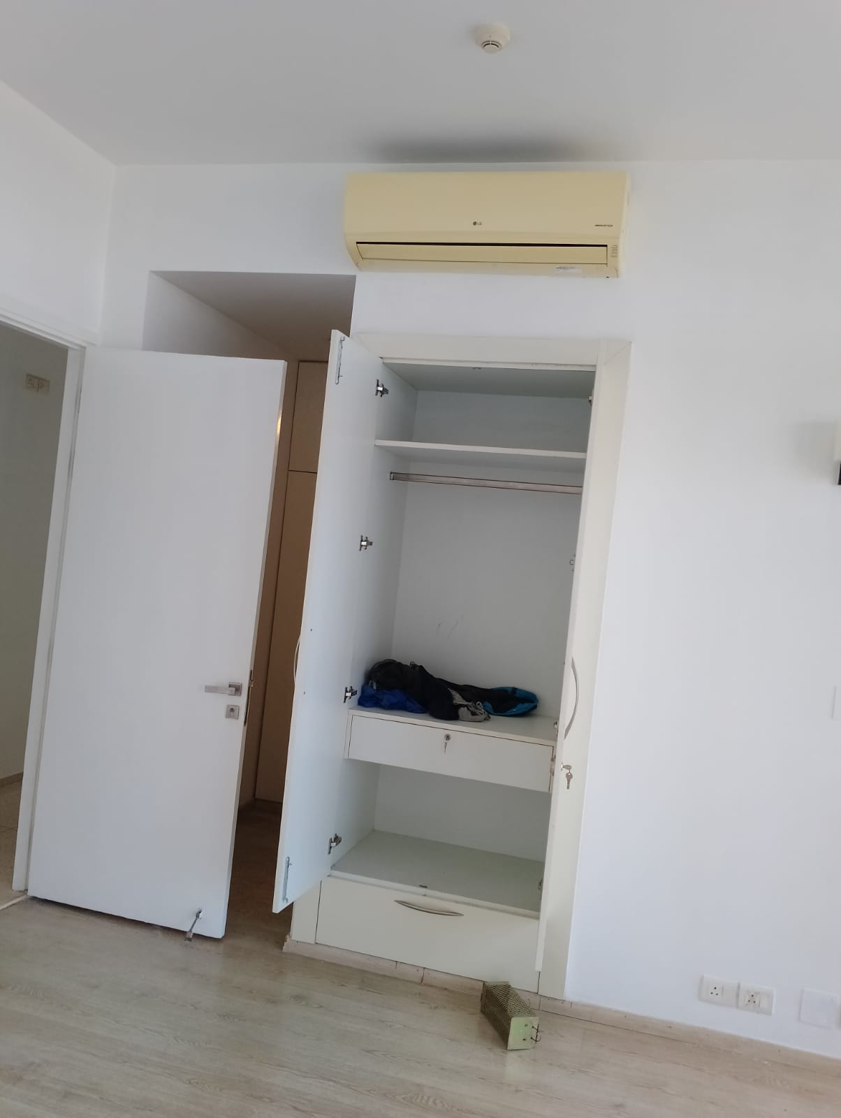 https://img.squareyards.com/secondaryPortal/IN_638891473650889630-2607250522452245.jpg