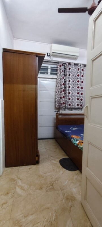 Furnished Amenities in 1 BHK Apartment at Shraddha View CHS, Santacruz East – for Rent