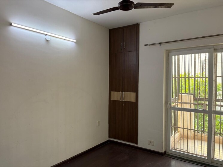 Room, bptp-district-phase-2 3 Bedroom 250 Sq.Yd. Builder Floor In Sector 84 Faridabad 8998542