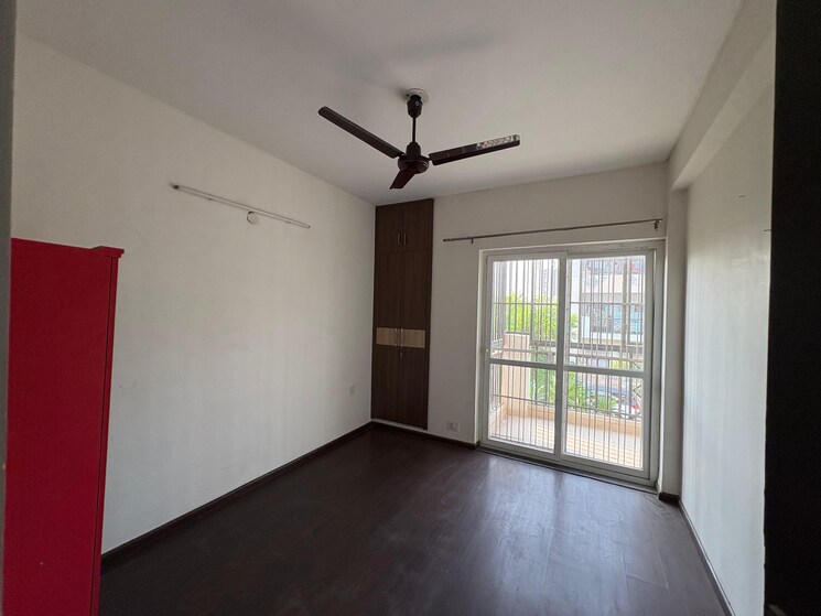 Room, bptp-district-phase-2 3 Bedroom 250 Sq.Yd. Builder Floor In Sector 84 Faridabad 8998542