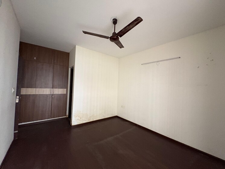 Room, bptp-district-phase-2 3 Bedroom 250 Sq.Yd. Builder Floor In Sector 84 Faridabad 8998542