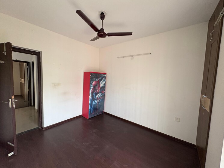 Room, bptp-district-phase-2 3 Bedroom 250 Sq.Yd. Builder Floor In Sector 84 Faridabad 8998542