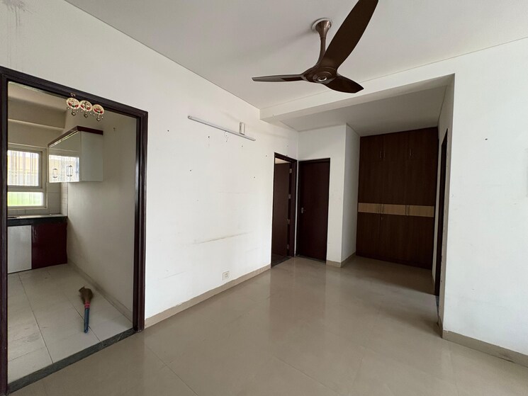 Room, bptp-district-phase-2 3 Bedroom 250 Sq.Yd. Builder Floor In Sector 84 Faridabad 8998542
