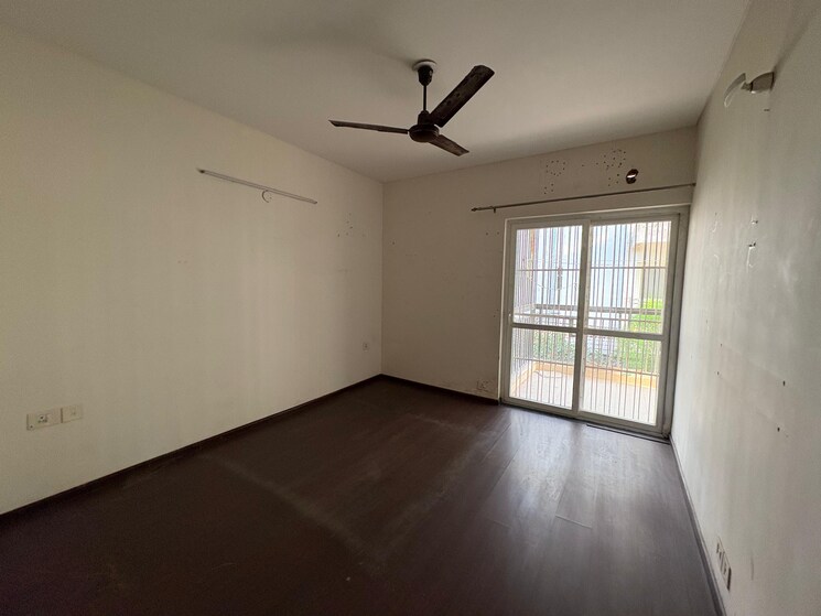 Room, bptp-district-phase-2 3 Bedroom 250 Sq.Yd. Builder Floor In Sector 84 Faridabad 8998542