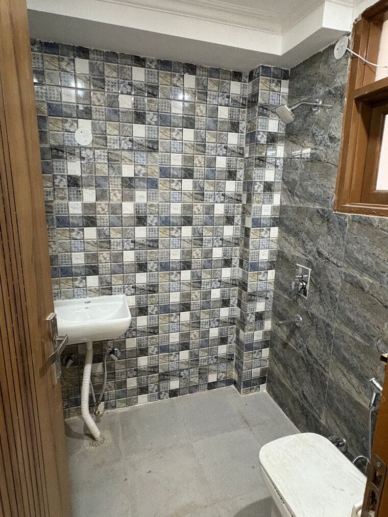 Bathroom, khanpur 2 Bedroom 800 Sq.Ft. Builder Floor In Khanpur Delhi 8998625