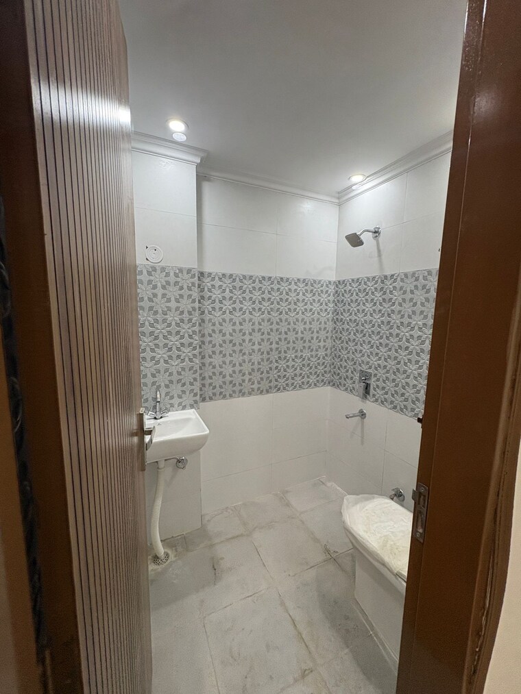 Bathroom, khanpur 2 Bedroom 800 Sq.Ft. Builder Floor In Khanpur Delhi 8998625