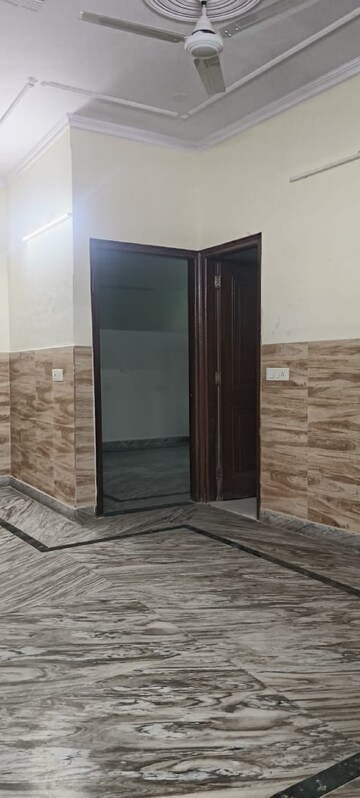 Room in 3 BHK Builder Floor at Huda CGHS, Sector 56 – for Rent