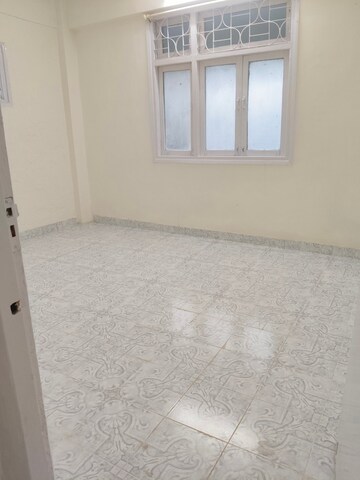 Room in 1 BHK Apartment at Paradise Paramount Apartment, Andheri West – for Rent