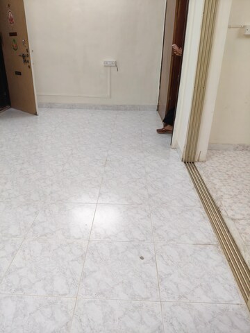 Room in 1 BHK Apartment at Paradise Paramount Apartment, Andheri West – for Rent