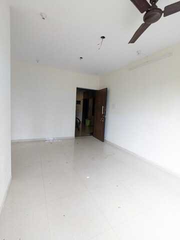 Room in 1 BHK Apartment at Parinee Essence, Kandivali West – for Rent