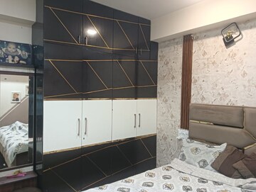 Room in 3 BHK Apartment at Mansarovar – for Sale